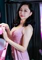 Hundreds of beauties: Asian American member Mingfang