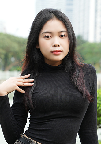 Gorgeous member profiles: attractive Asian Member Thi Linh from Ho Chi Minh City